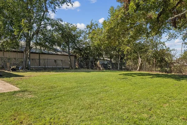 $1,950 | 303 North Delphine Street, Terrell, TX 75160
