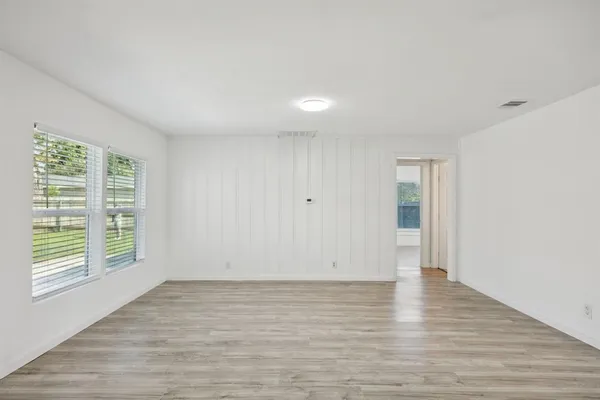 $1,950 | 303 North Delphine Street, Terrell, TX 75160