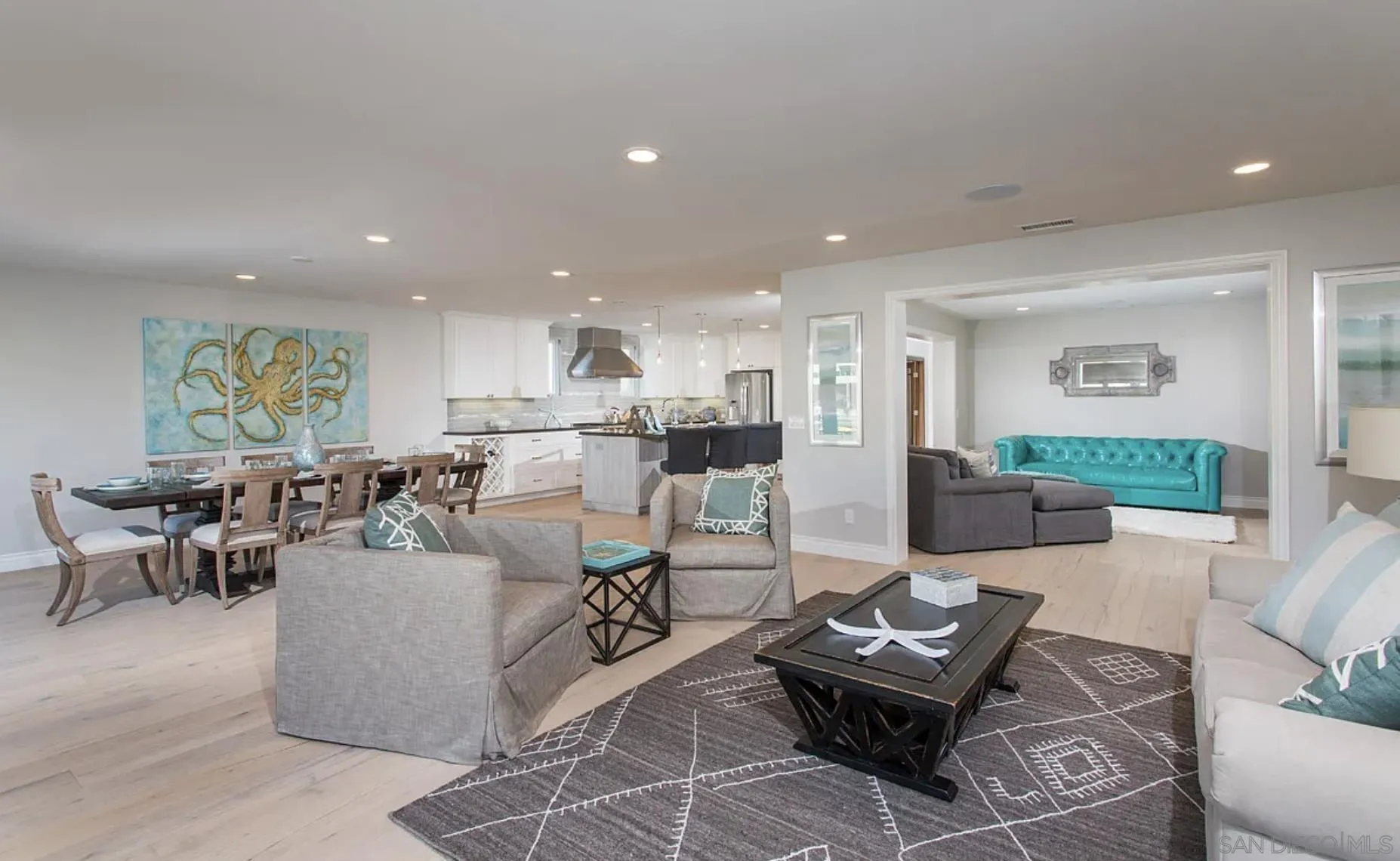 48 Spinnaker Way Coronado, CA 92118 - Photo 15 of 29 a living room with furniture