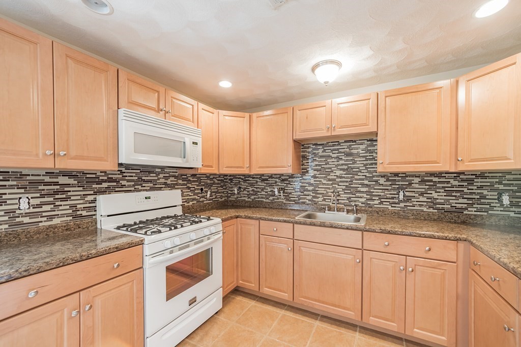 39-41 Bicknell Road, Unit 41 Billerica, MA 01821 - Photo 3 of 33 Gallery Image 3