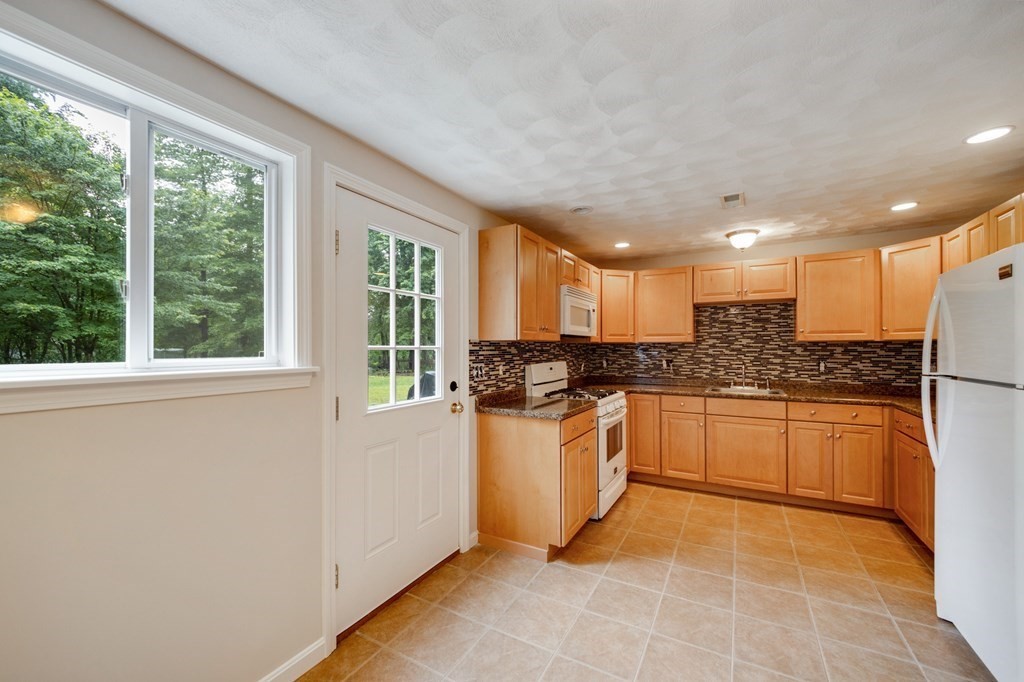 39-41 Bicknell Road, Unit 41 Billerica, MA 01821 - Photo 5 of 33 Gallery Image 5