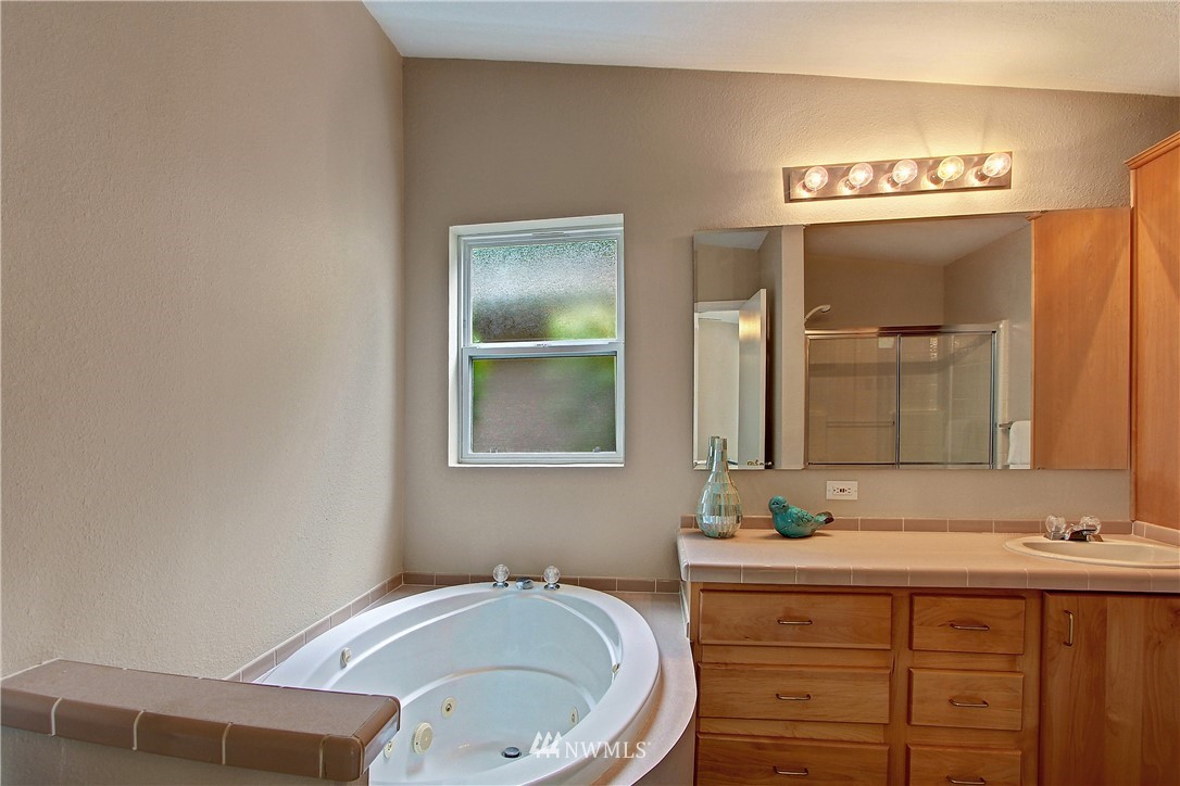 8311 224th Street Southwest Edmonds, WA 98026 - Photo 11 of 18 Gallery Image 11