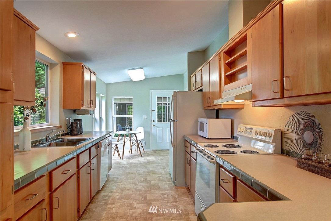 8311 224th Street Southwest Edmonds, WA 98026 - Photo 7 of 18 Gallery Image 7