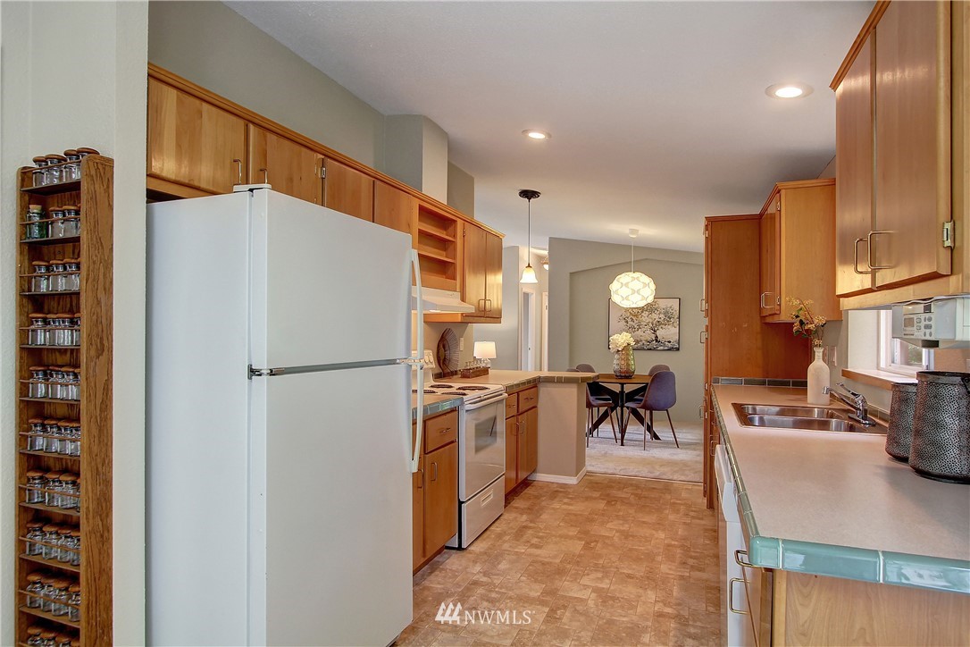 8311 224th Street Southwest Edmonds, WA 98026 - Photo 8 of 18 Gallery Image 8