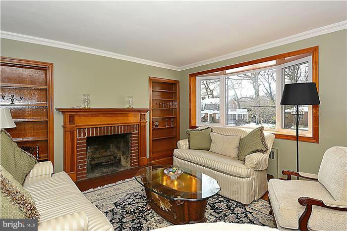 10309 Pierce Drive Silver Spring, MD 20901 - Photo 2 of 26 Living Room