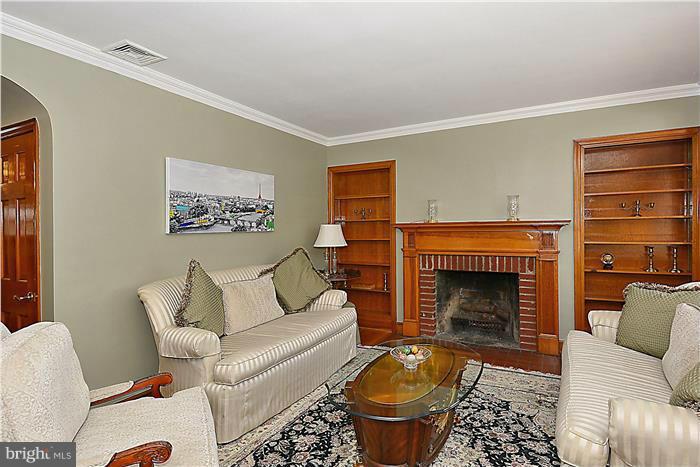 10309 Pierce Drive Silver Spring, MD 20901 - Photo 3 of 26 Living Room