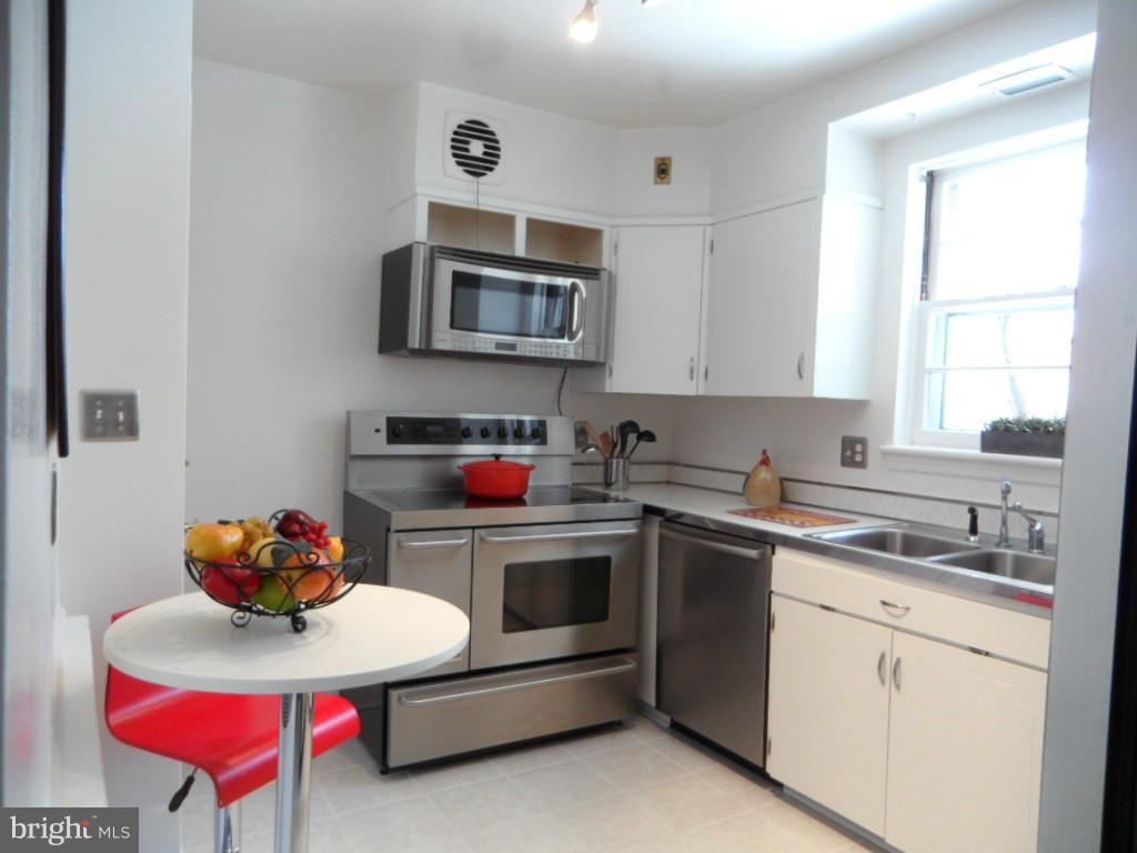 10309 Pierce Drive Silver Spring, MD 20901 - Photo 6 of 26 Kitchen