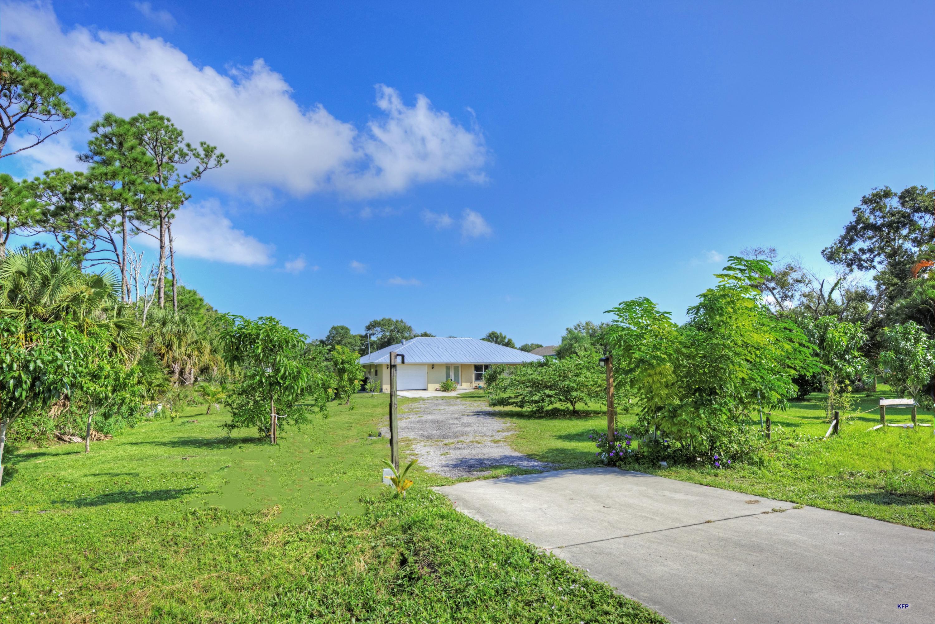424 East Weatherbee Road Fort Pierce, FL 34982 - Photo 4 of 43 FA5C9602-8CB3-49D2-98ED-52018281B9BB
