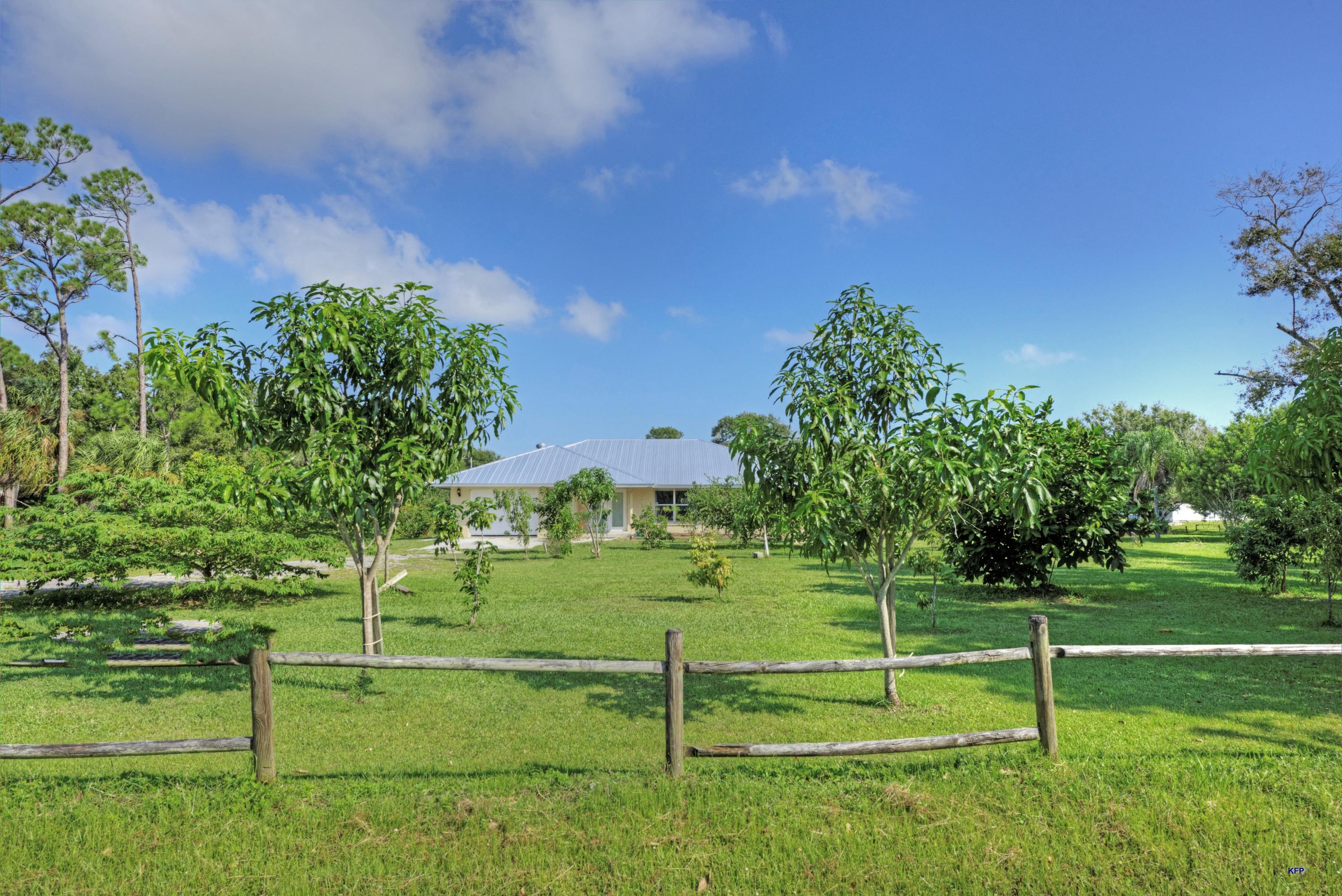424 East Weatherbee Road Fort Pierce, FL 34982 - Photo 6 of 43 DE3AC409-7D9D-4C17-B3CF-D996FB817DD4
