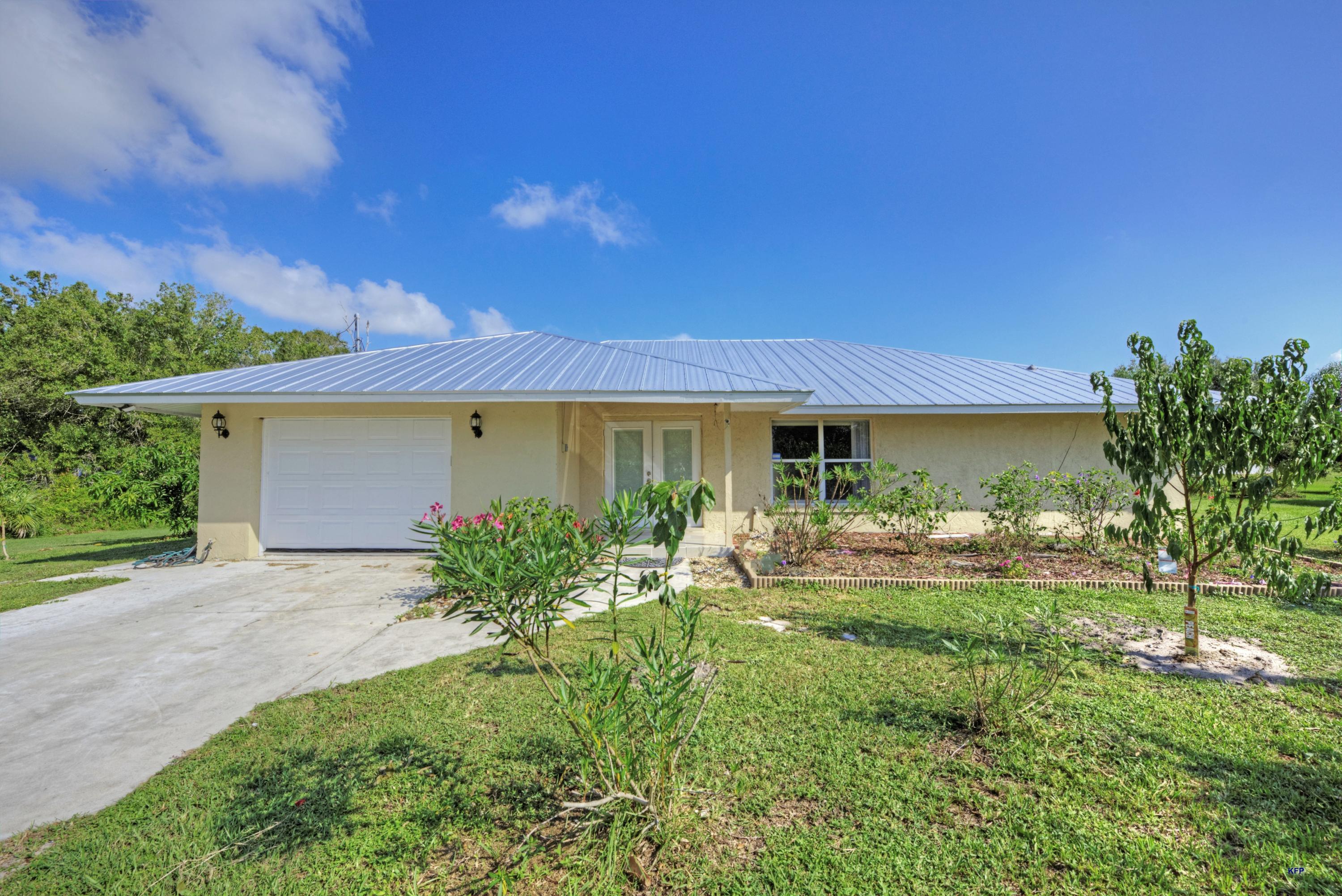 424 East Weatherbee Road Fort Pierce, FL 34982 - Photo 8 of 43 Front