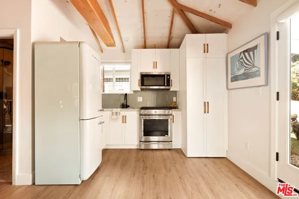 $8,750 | 3977 Berryman Avenue, Los Angeles, CA 90066