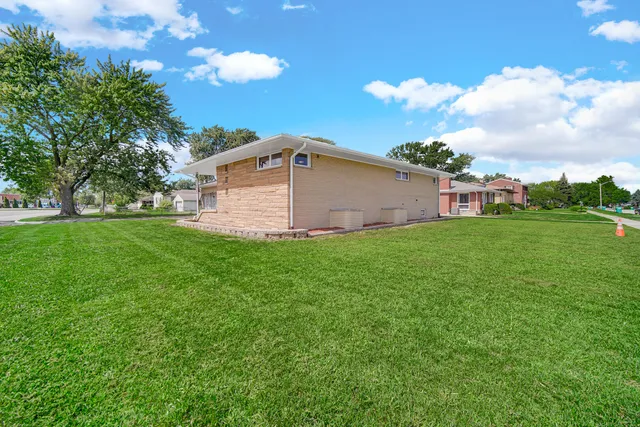 $464,900 | 8304 Monroe Avenue, Munster, IN 46321