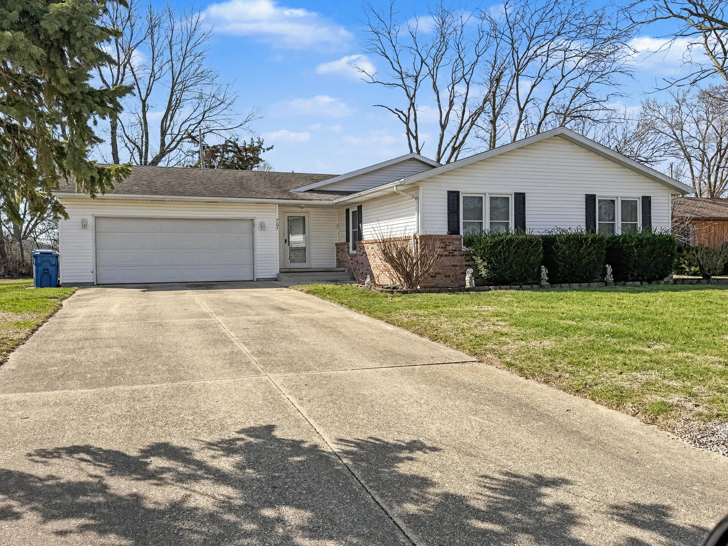 a view of a yard in front of a house with garage