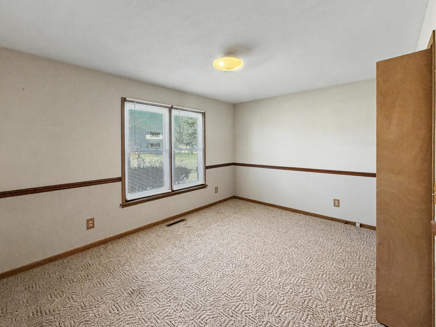 707 East Ash Street Watseka, IL 60970 - Photo 12 of 14 a view of an empty room with a window