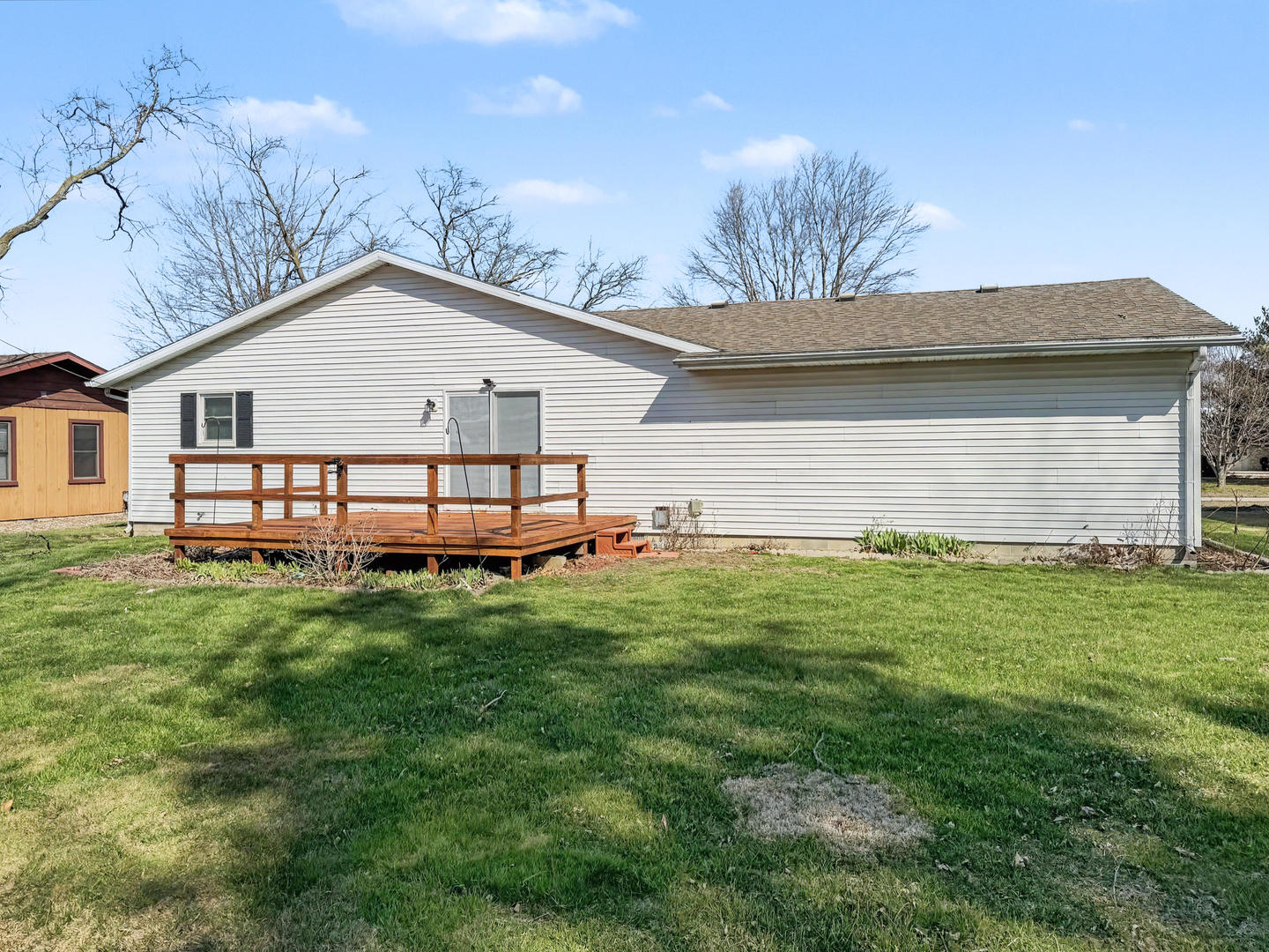707 East Ash Street Watseka, IL 60970 - Photo 2 of 14 a view of a house with a backyard