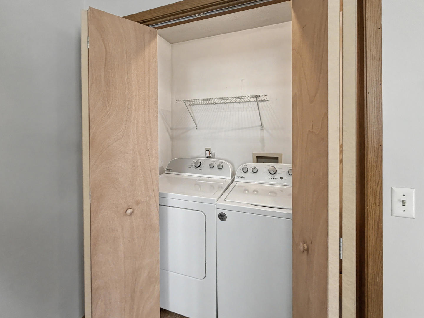 707 East Ash Street Watseka, IL 60970 - Photo 6 of 14 a utility room with dryer and washer