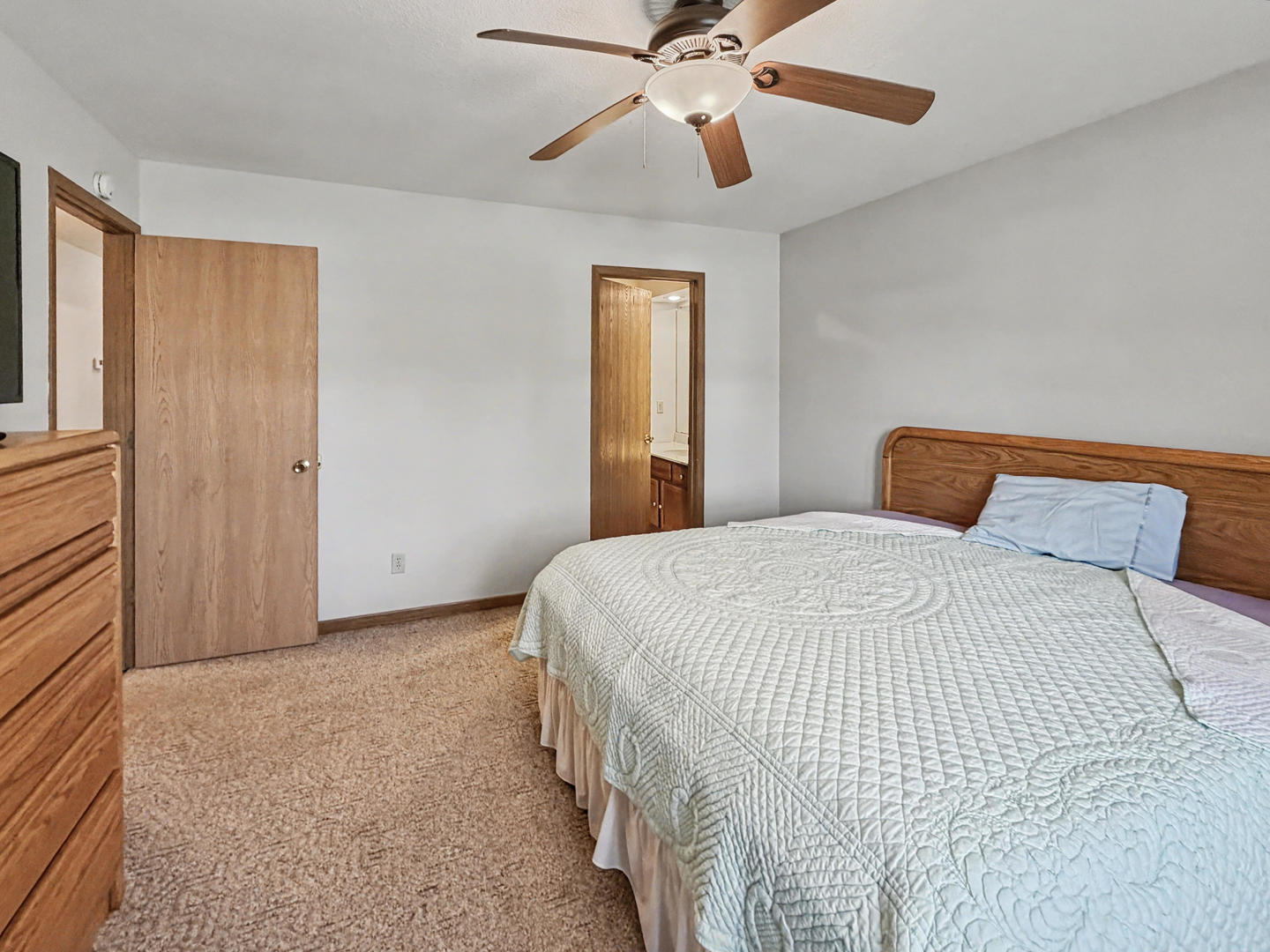 707 East Ash Street Watseka, IL 60970 - Photo 9 of 14 a bedroom with a bed and window