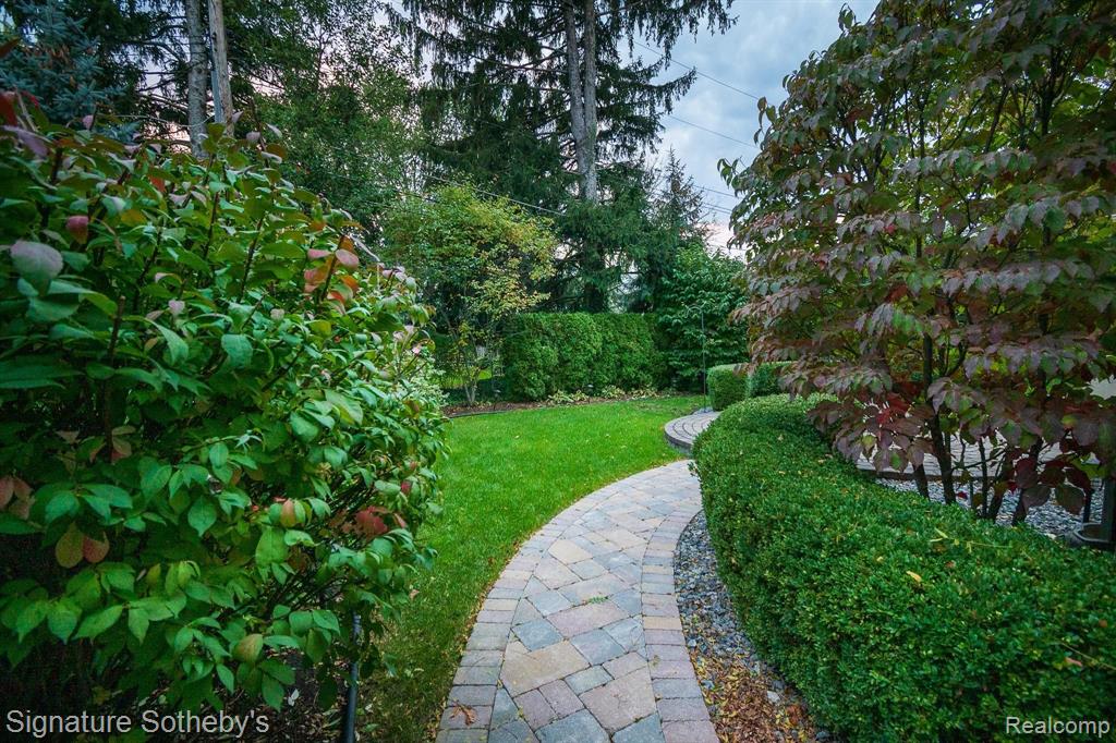 577 Thorntree Road Grosse Pointe Woods, MI 48236 - Photo 39 of 40