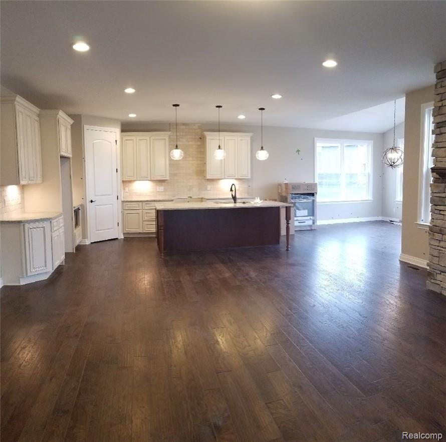2475 Walnut View Drive Howell, MI 48855 - Photo 19 of 62 2.jpg