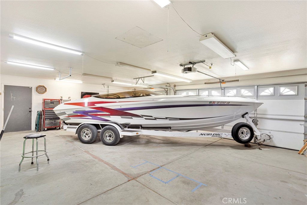 12871 Alta Vista Road Pinon Hills, CA 92372 - Photo 32 of 40 a view of parking garage with cars