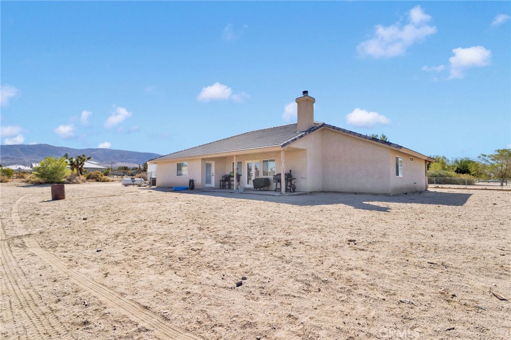 12871 Alta Vista Road Pinon Hills, CA 92372 - Photo 39 of 40 a front view of a house with a yard covered in snow