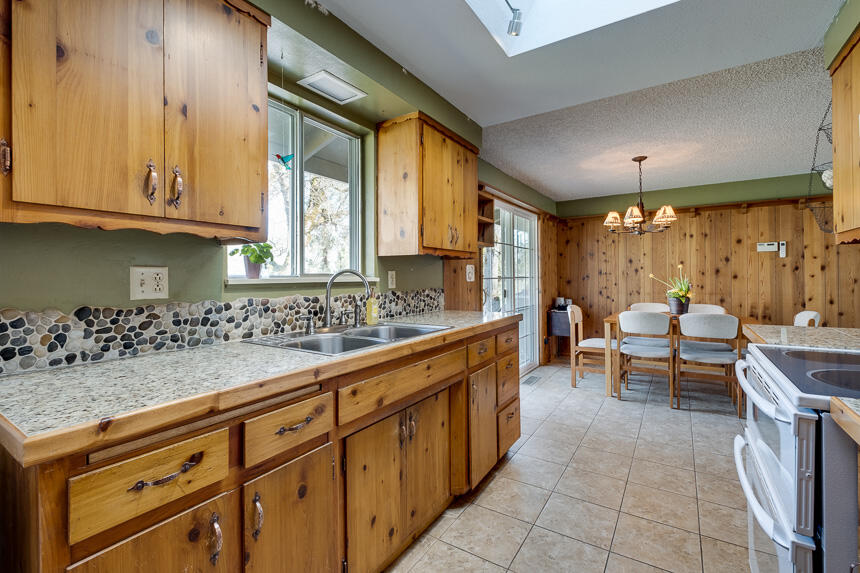 11284 Michael Road White City, OR 97503 - Photo 15 of 35 11284 Michael-18