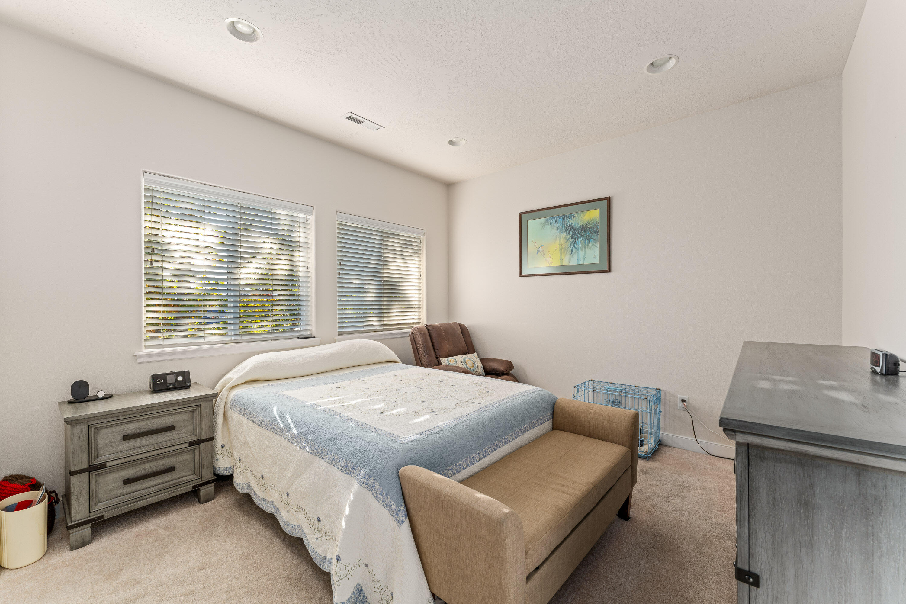 223 Ridgeway Avenue Central Point, OR 97502 - Photo 19 of 36 Room 2