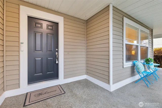 a view of an front door and bedroom