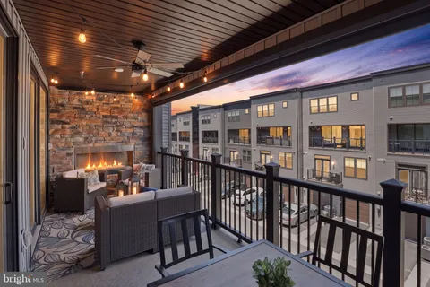 $688,000 | 12887 Sunrise Ridge Alley, Herndon, VA 20171