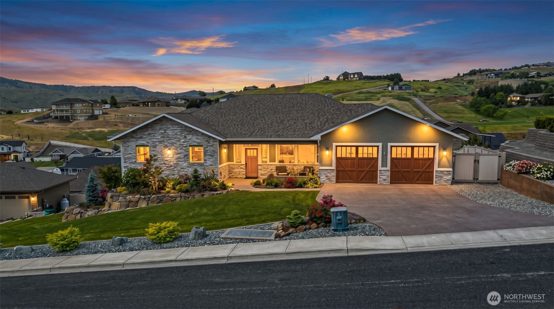 4015 Knowles Road Wenatchee, WA 98801 - Photo 1 of 40