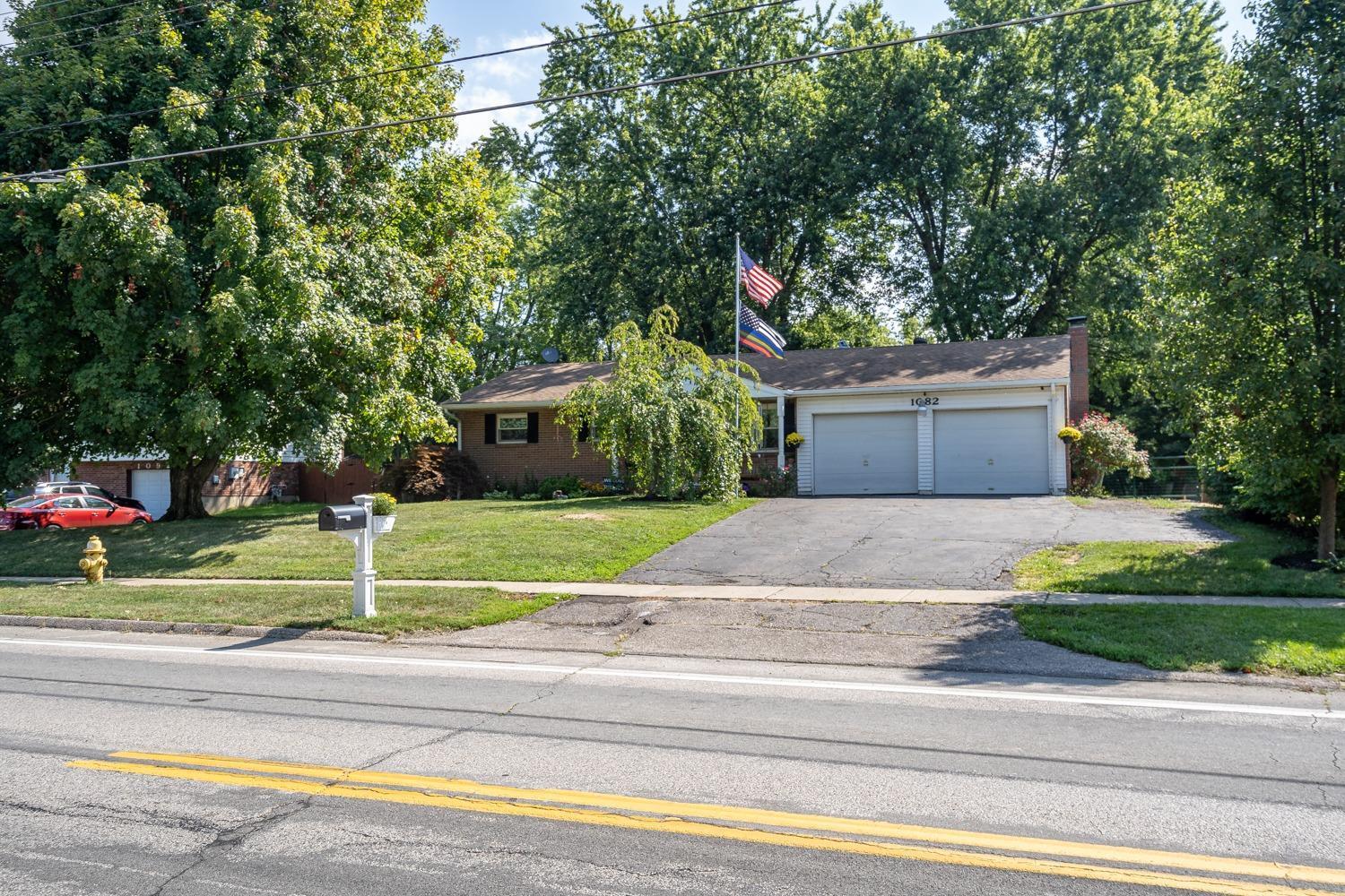1082 Anderson Ferry Road Cincinnati, OH 45238 - Photo 4 of 36