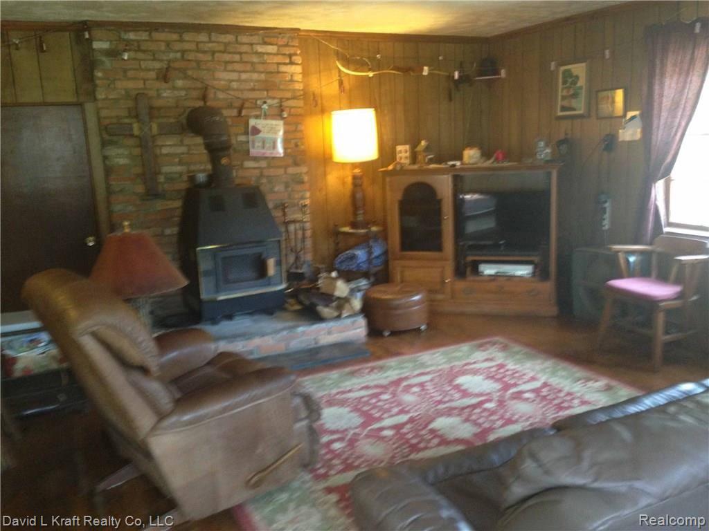 4389 Old Sand Road Caseville, MI 48725 - Photo 3 of 11 4389OldTrailLiving.jpg