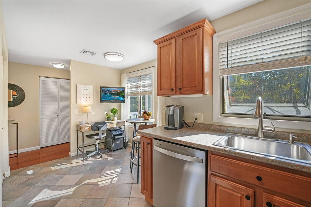700 Shore Drive, Unit 204 Fall River, MA 02721 - Photo 15 of 34 Gallery Image 15