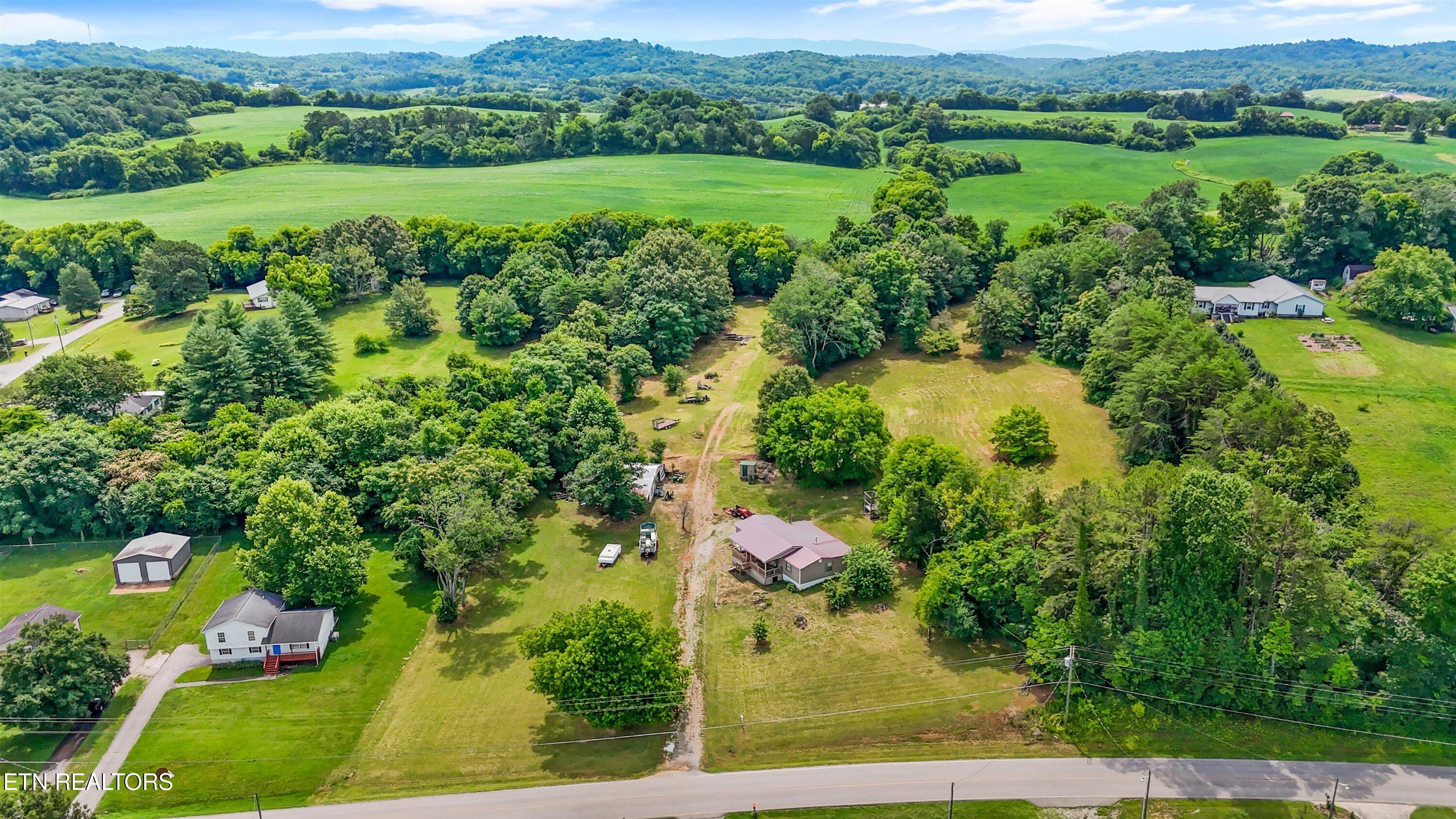 11066 Unitia Road Friendsville, TN 37737 - Photo 3 of 24 20-11066 Unitia Rd09