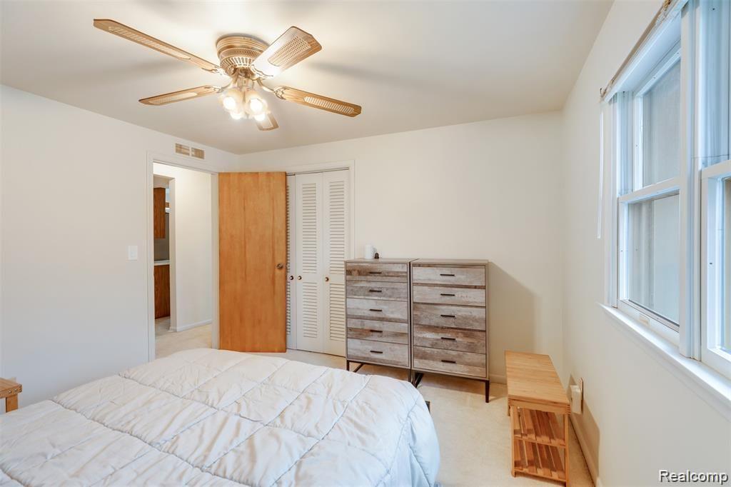 22104 Gill Road Farmington Hills, MI 48335 - Photo 17 of 39