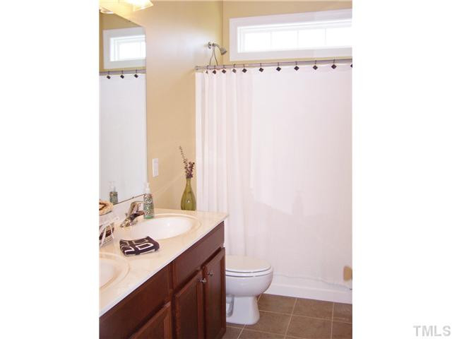 524 Elan Hall Road Cary, NC 27519 - Photo 11 of 25 Bathroom