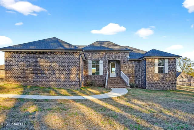 $299,000 | 8 Shade Tree Drive, Carriere, MS 39426