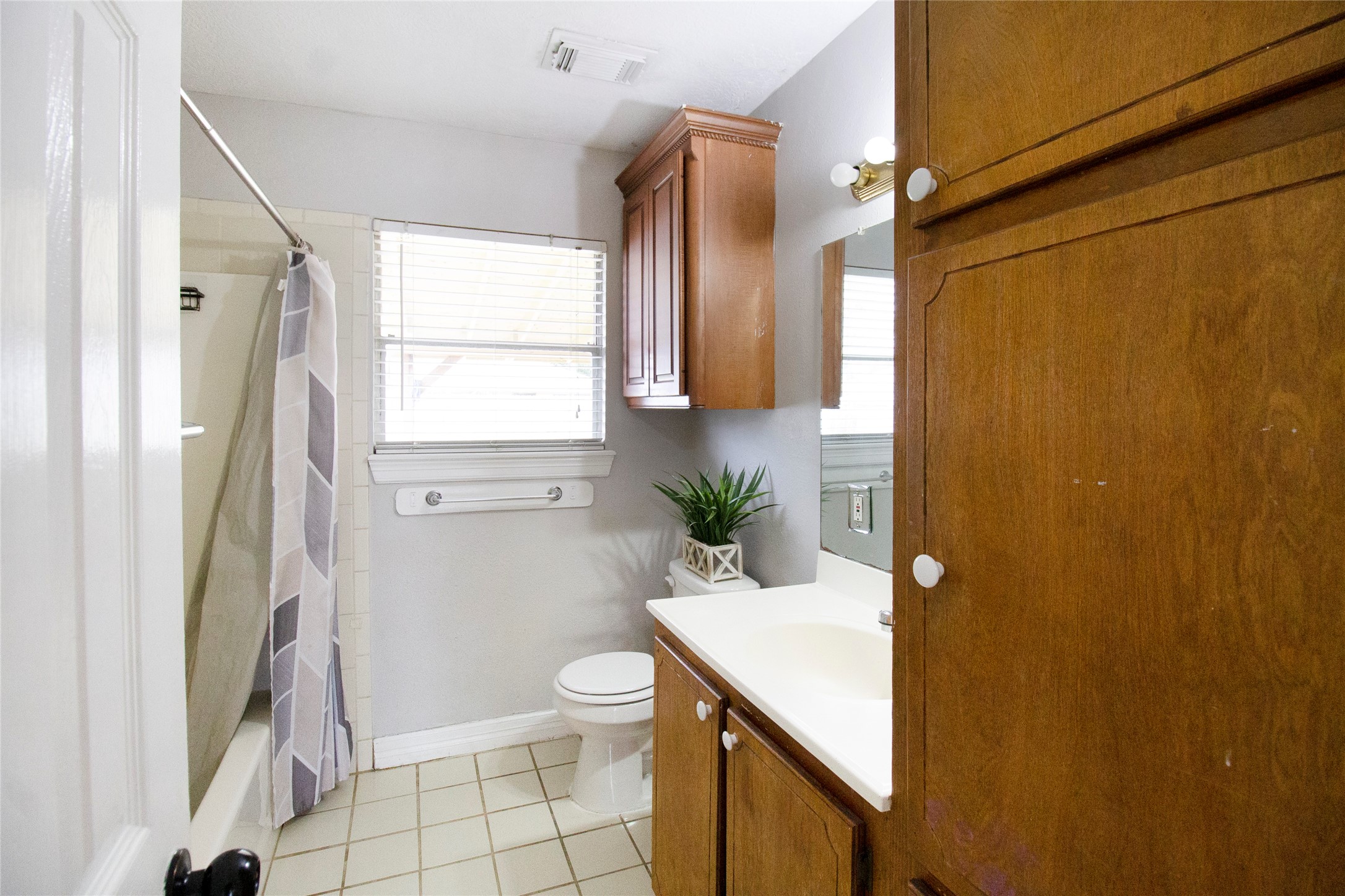3218 Suiter Way Pasadena, TX 77503 - Photo 12 of 20 Bathroom