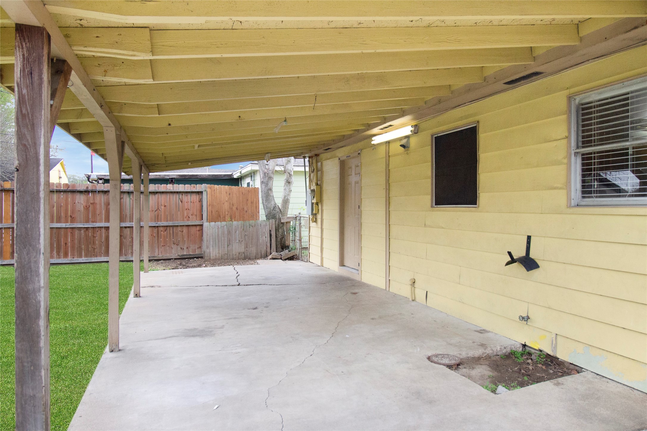 3218 Suiter Way Pasadena, TX 77503 - Photo 20 of 20 Backyard covered patio
