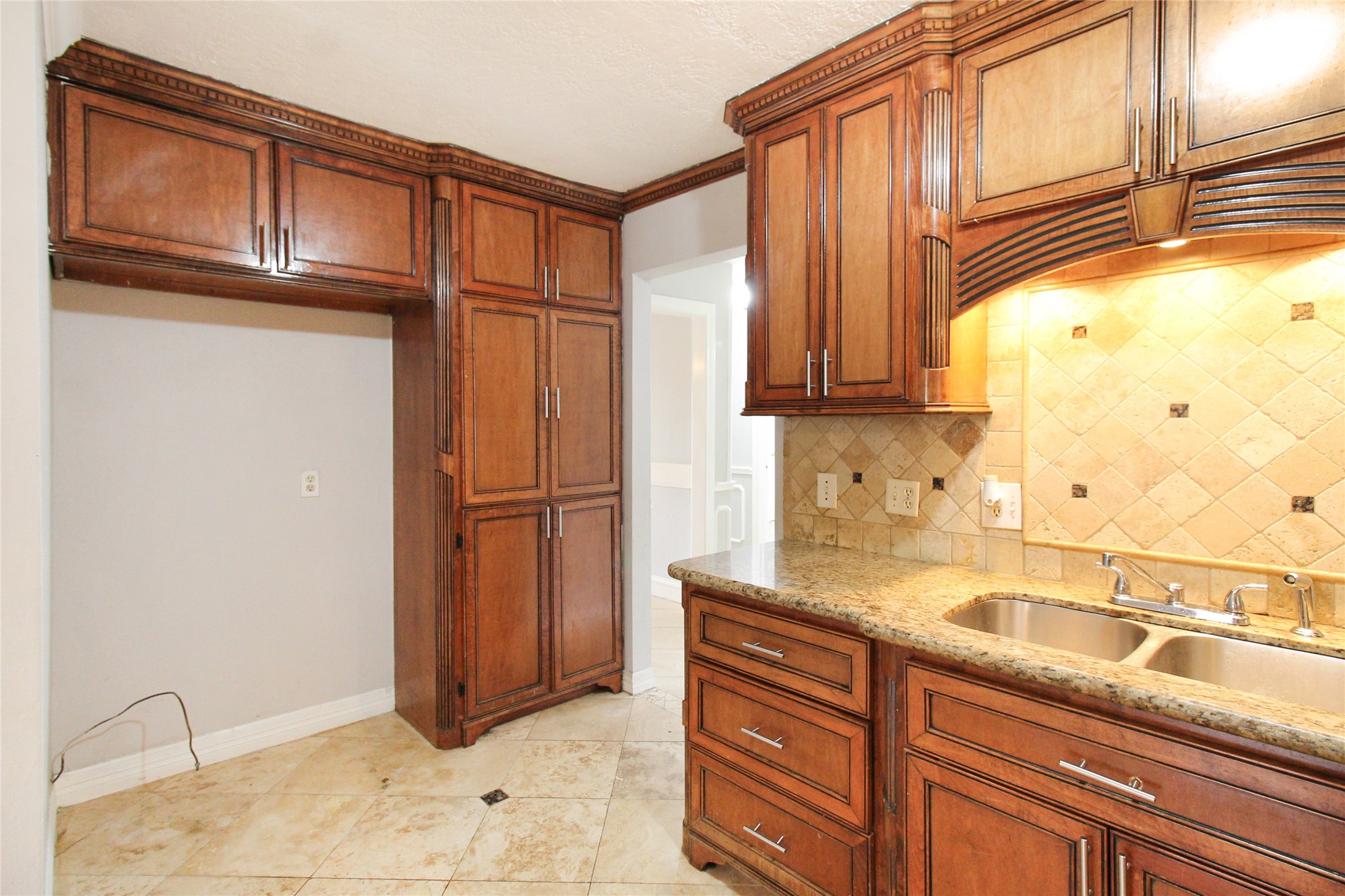 3218 Suiter Way Pasadena, TX 77503 - Photo 7 of 20 Kitchen