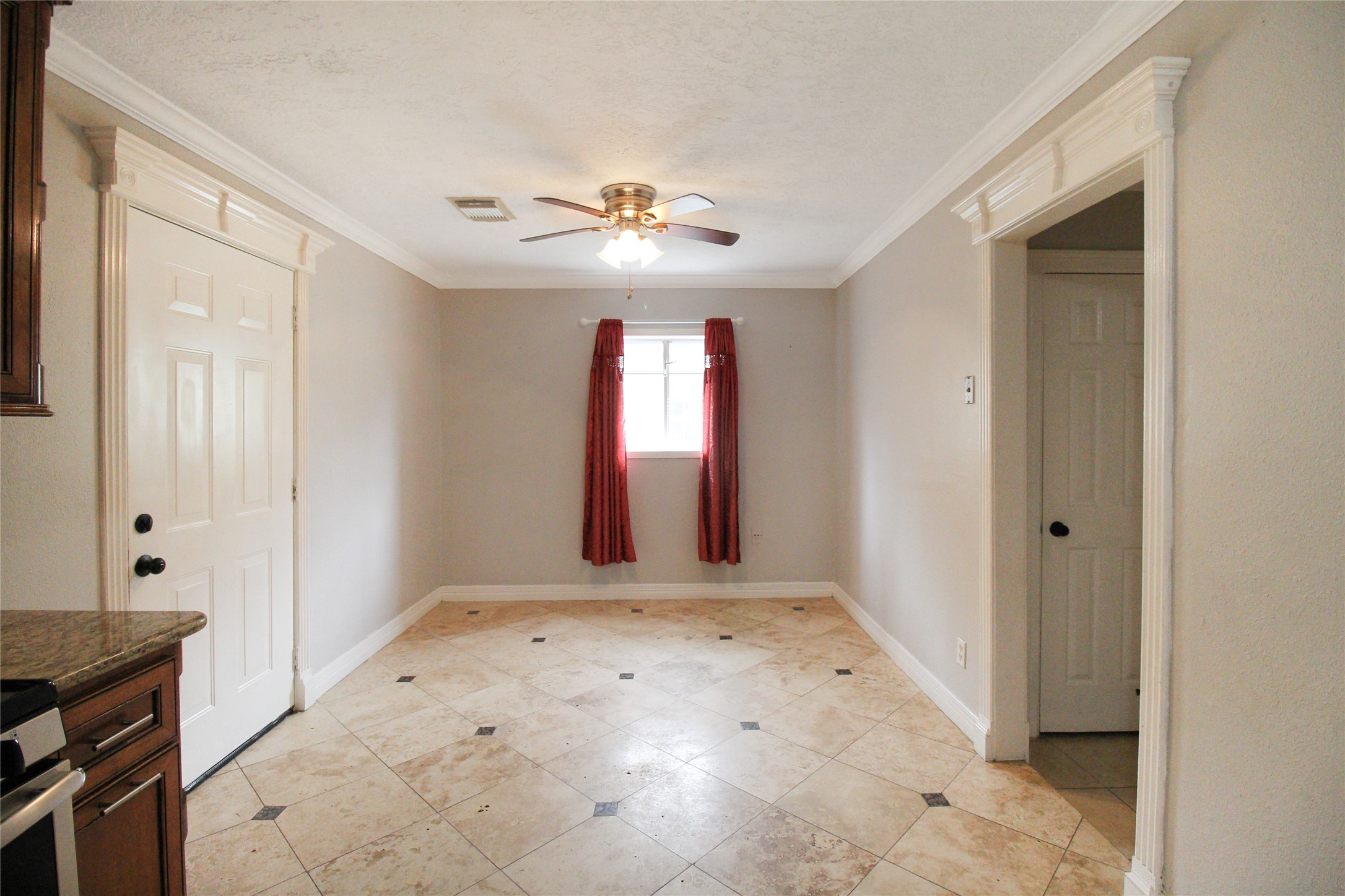 3218 Suiter Way Pasadena, TX 77503 - Photo 9 of 20 Kitchen/Dining area