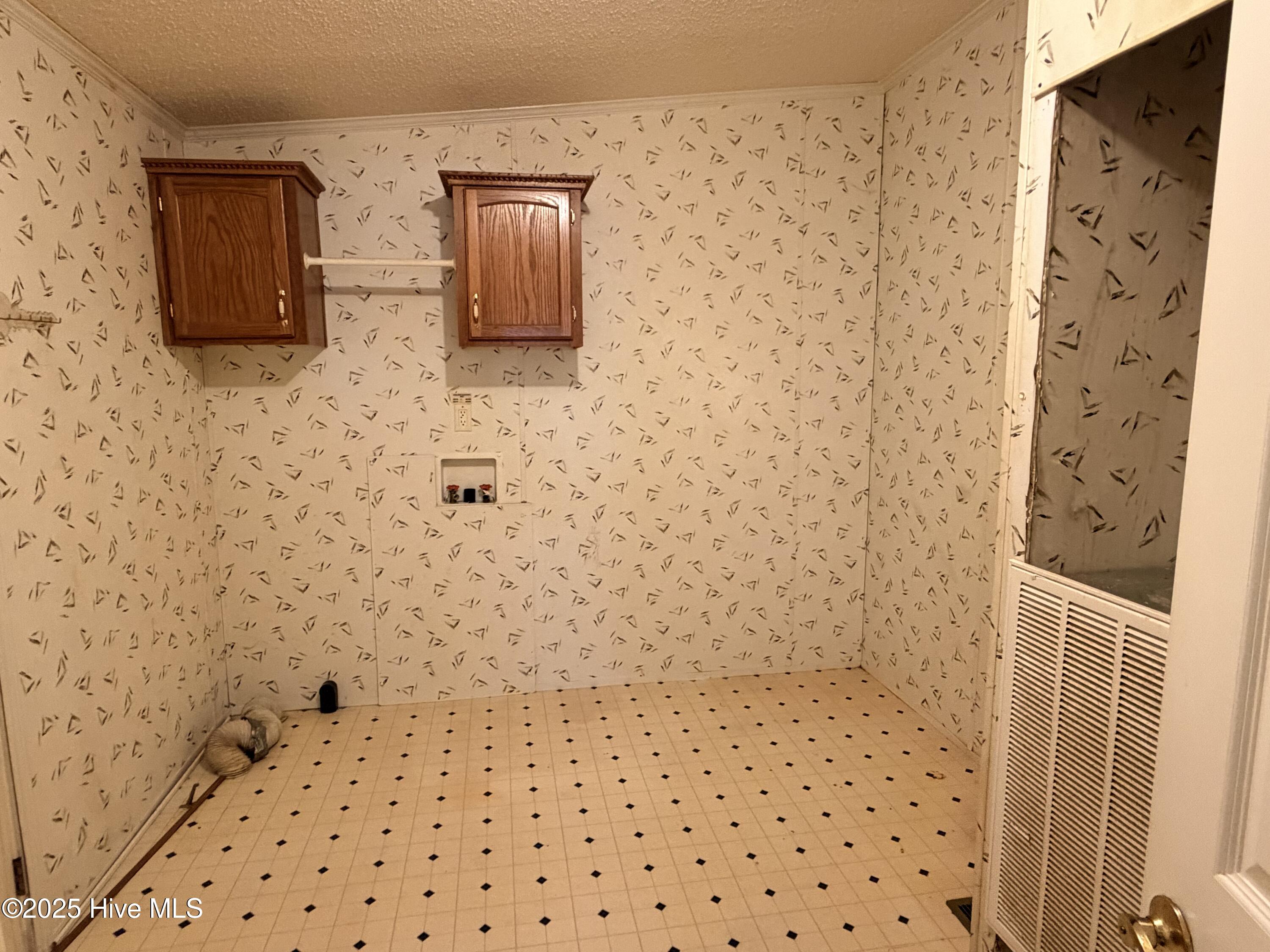 467 Whitehead Road Enfield, NC 27823 - Photo 7 of 20 467WhiteheadlaundryRoom