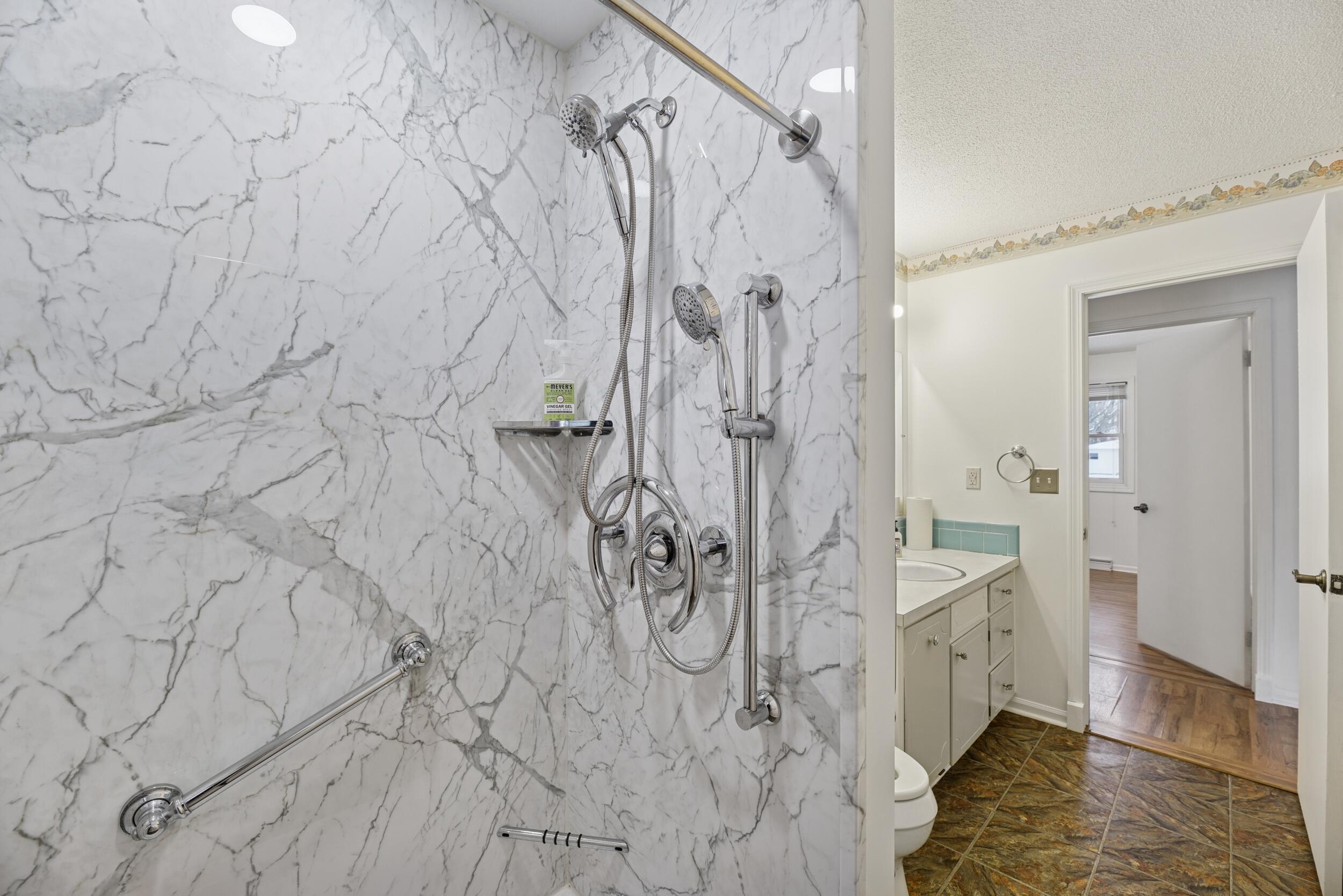 5810 Ridge Road Stevensville, MI 49127 - Photo 17 of 29 Main Bath View B