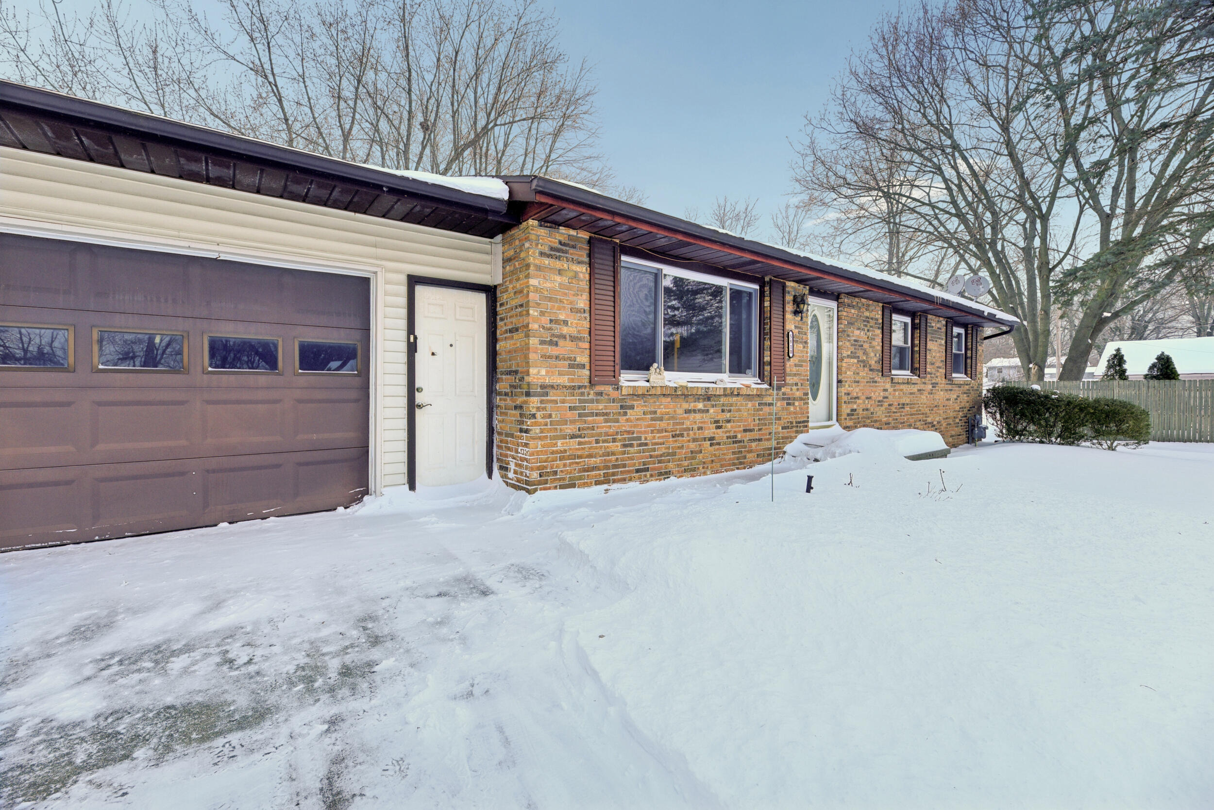 5810 Ridge Road Stevensville, MI 49127 - Photo 2 of 29 Front View B