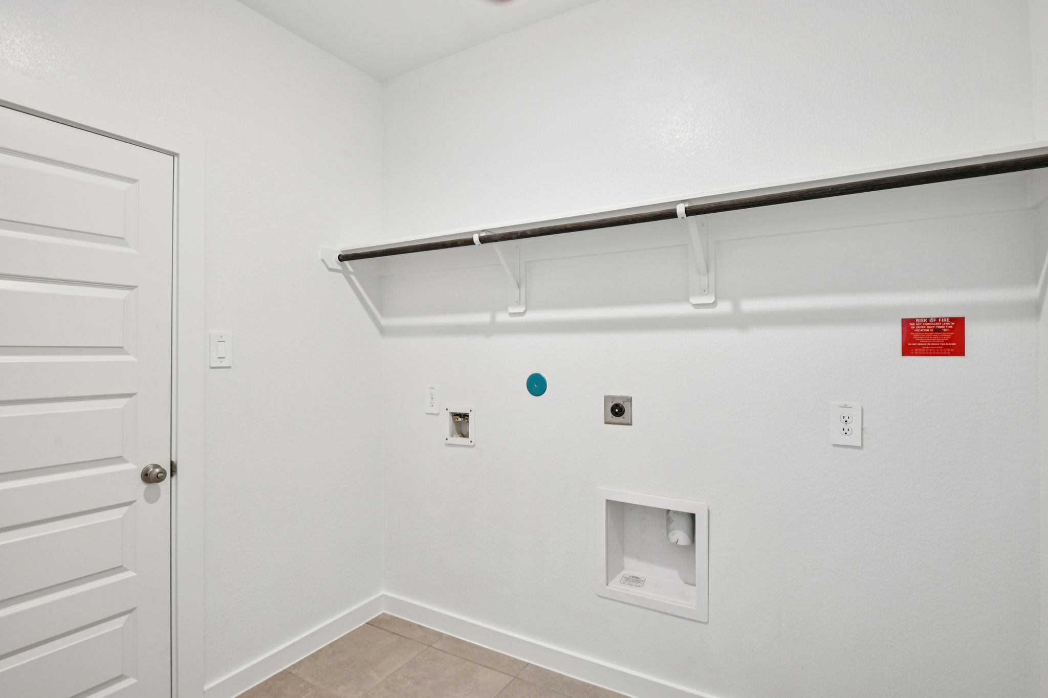 2710 Chancellor Court Rosenberg, TX 77471 - Photo 20 of 49 Photo is not of the actual home, but is an inspirational photo of builder’s model home and may depict options, furnishings, and/or decorator features that are not included