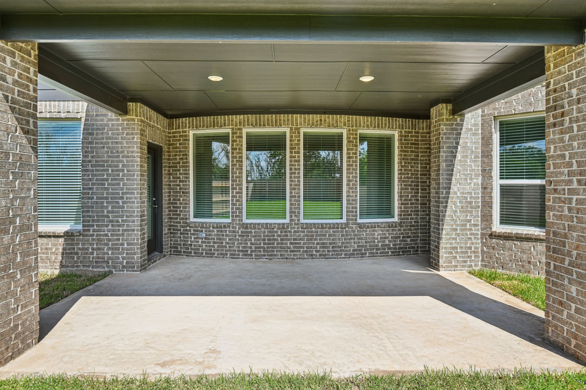 2710 Chancellor Court Rosenberg, TX 77471 - Photo 39 of 40 Photo is not of the actual home, but is an inspirational photo of builder’s model home and may depict options, furnishings, and/or decorator features that are not included