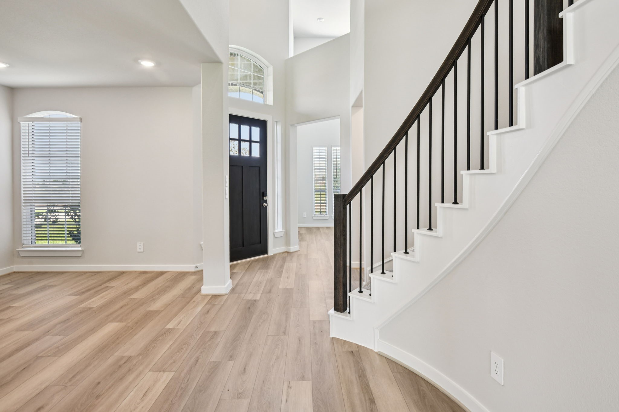 2710 Chancellor Court Rosenberg, TX 77471 - Photo 4 of 40 Photo is not of the actual home, but is an inspirational photo of builder’s model home and may depict options, furnishings, and/or decorator features that are not included