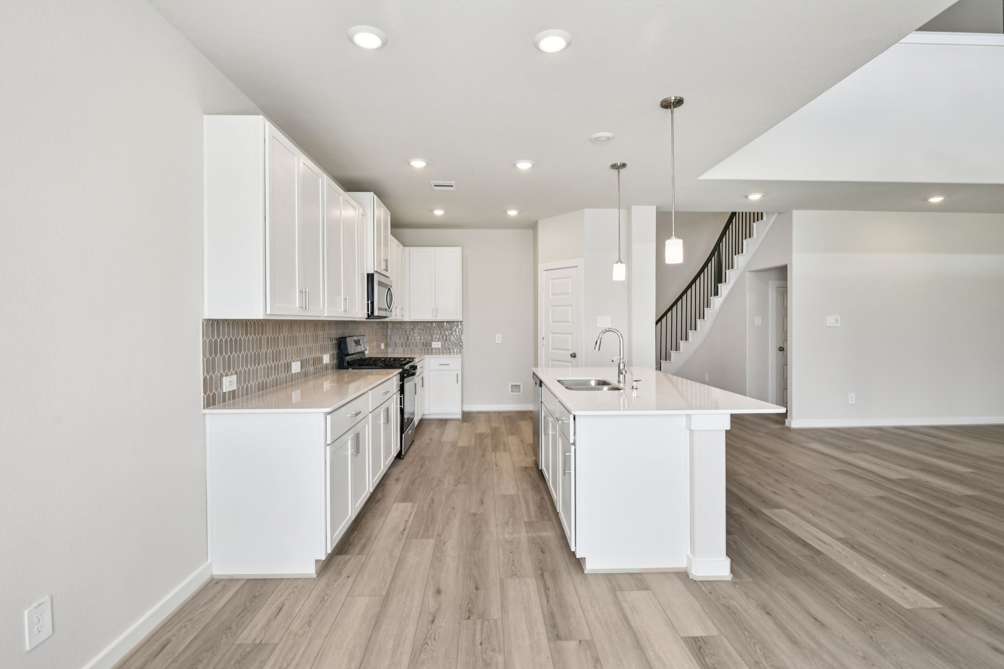 2710 Chancellor Court Rosenberg, TX 77471 - Photo 10 of 40 Photo is not of the actual home, but is an inspirational photo of builder’s model home and may depict options, furnishings, and/or decorator features that are not included