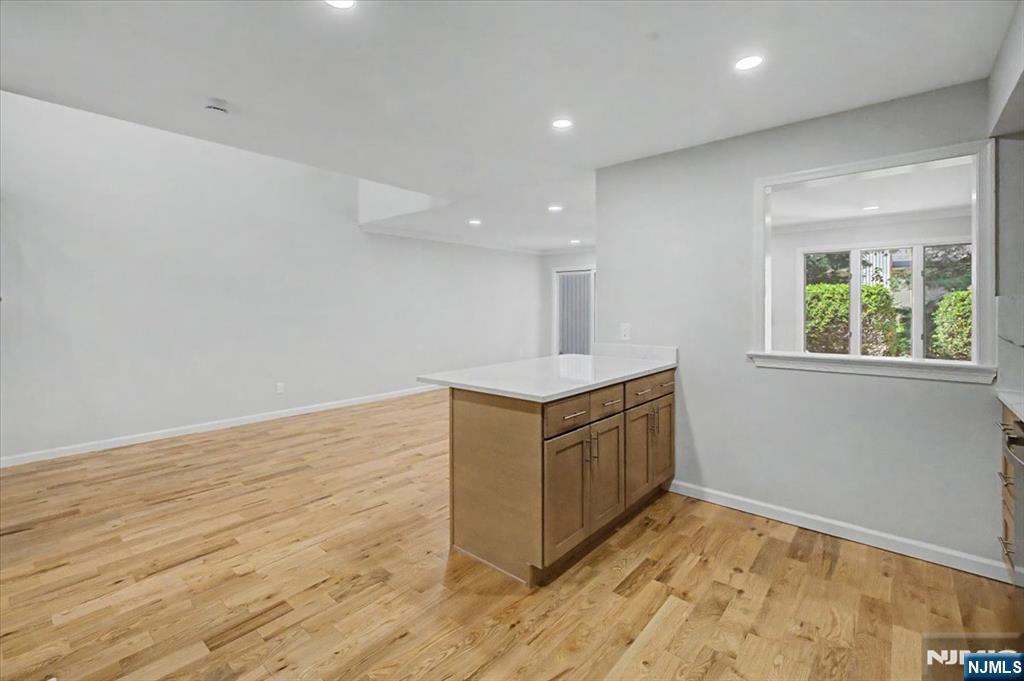 599 Apache Court Mahwah, NJ 07430 - Photo 8 of 25