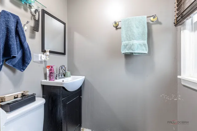 $550,000 | 516 North Emroy Avenue, Elmhurst, IL 60126